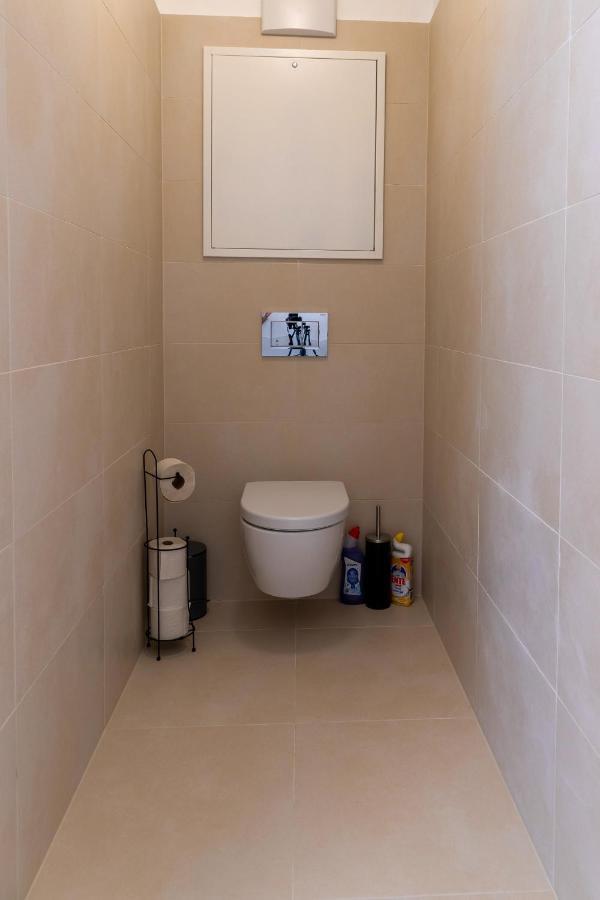 Maureen Lovely 2 Bedroom Unit With Community Pool Βιέννη Εξωτερικό φωτογραφία